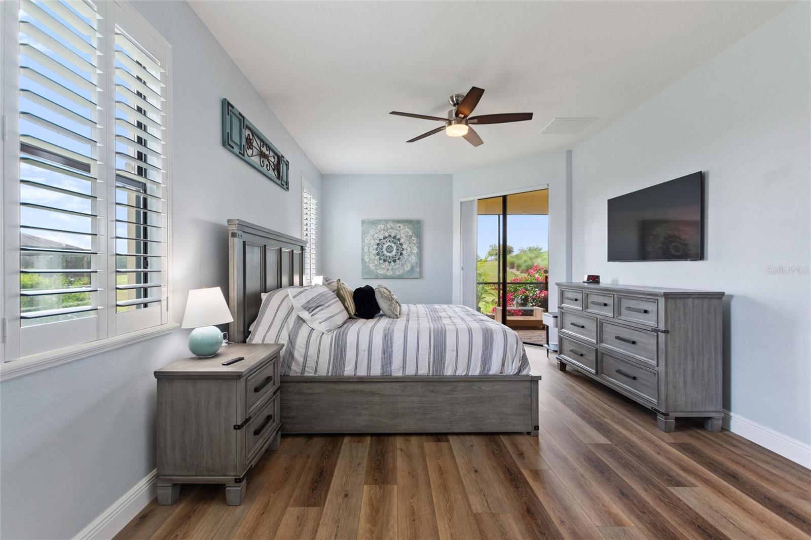 Image 18 of 64 For 8924 Dove Valley Way