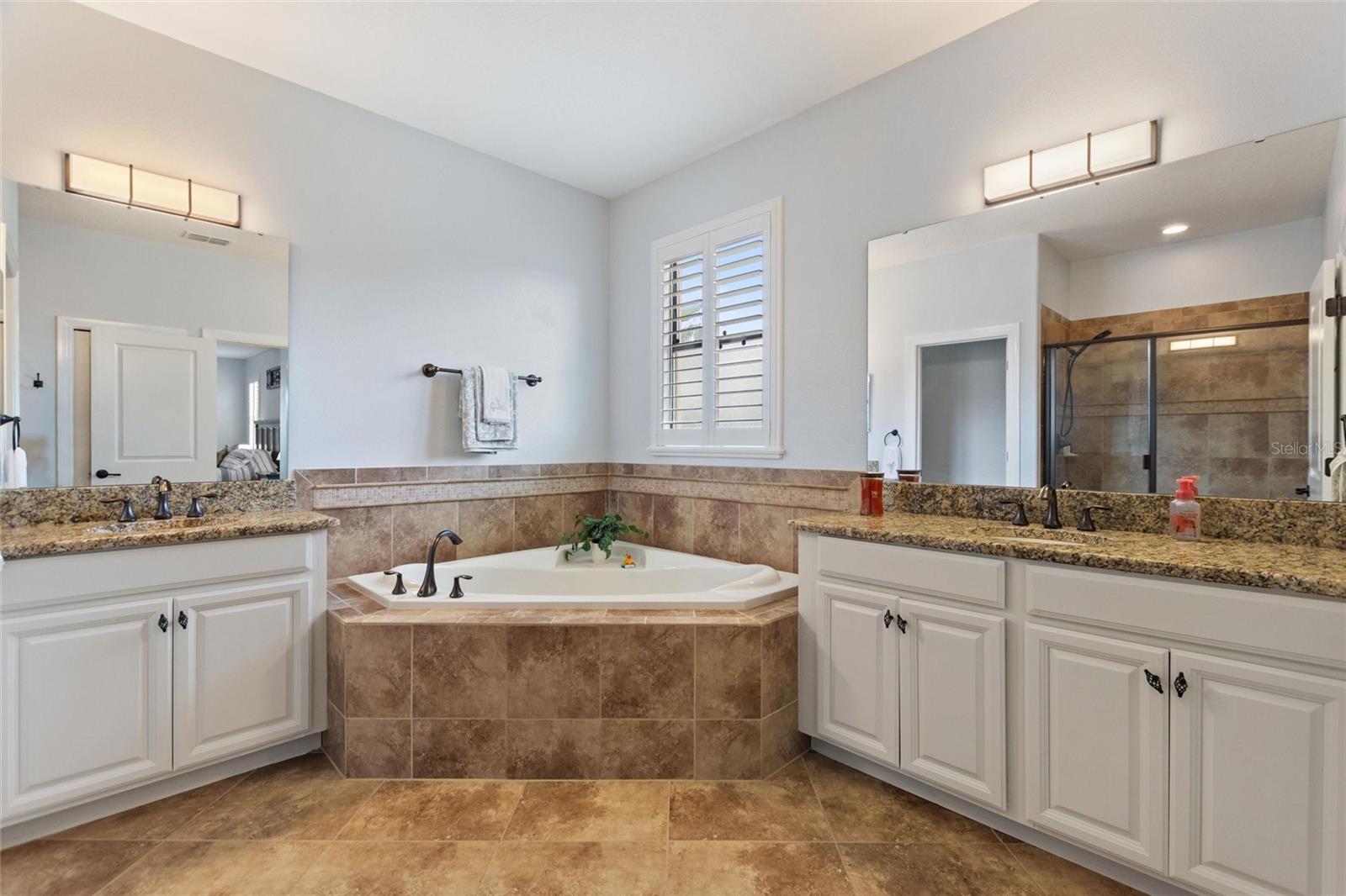 Image 19 of 64 For 8924 Dove Valley Way