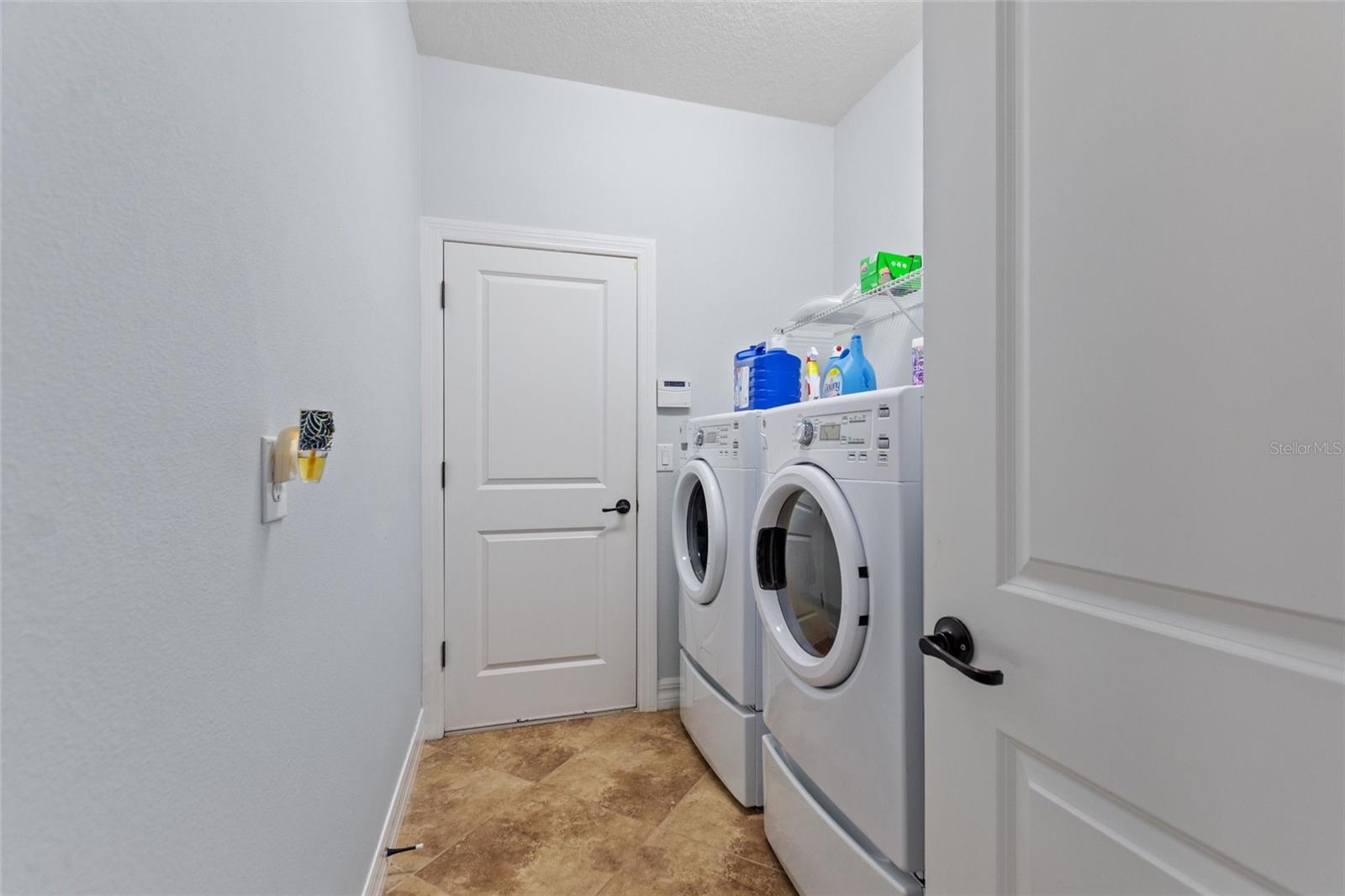 Image 27 of 64 For 8924 Dove Valley Way