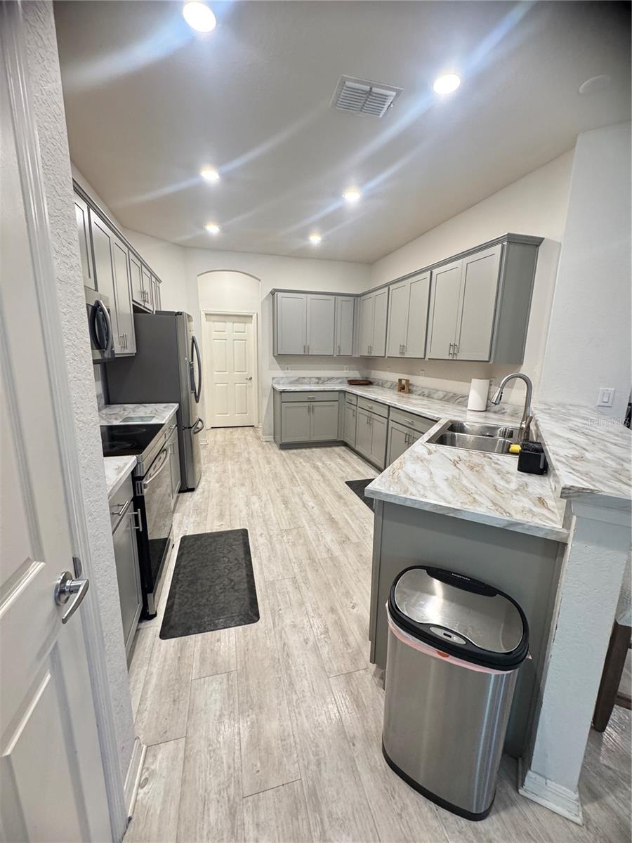 Image 17 of 28 For 4949 114th Street Road