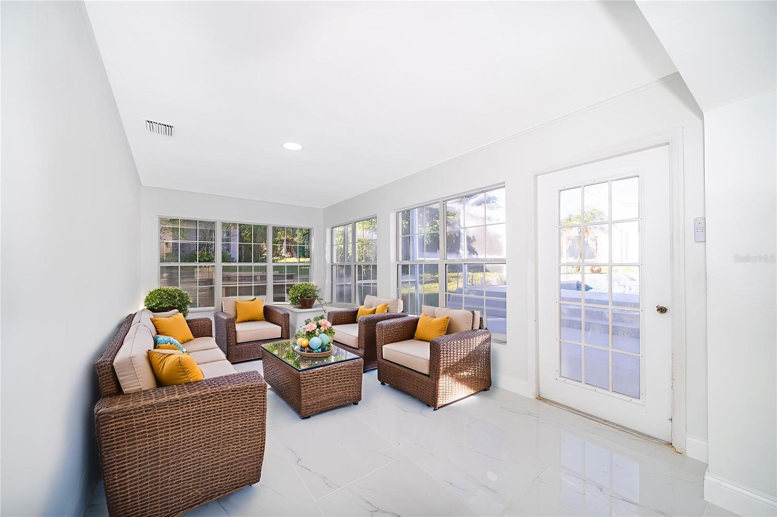 Image 10 of 41 For 1250 Glenmore Drive