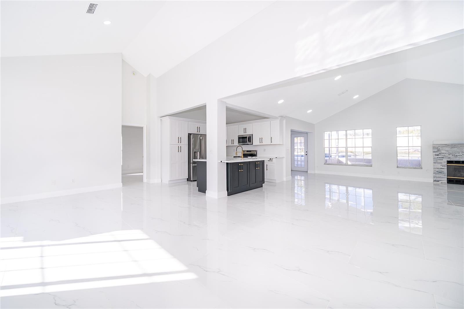 Image 11 of 41 For 1250 Glenmore Drive