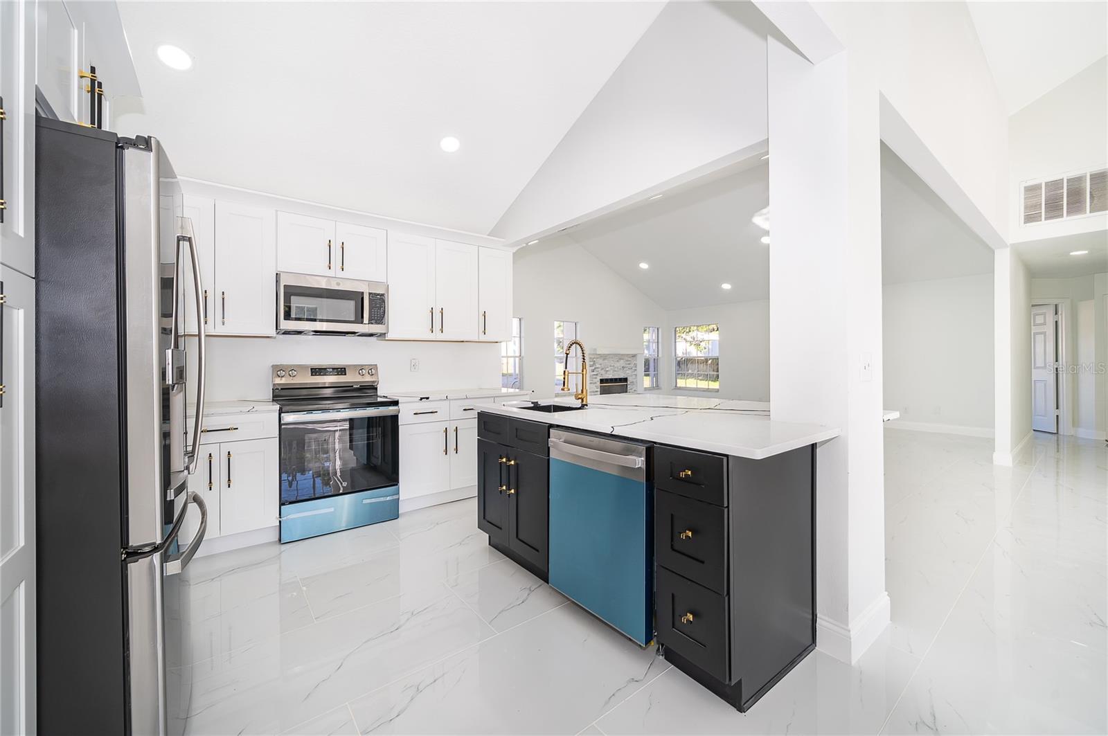 Image 14 of 41 For 1250 Glenmore Drive