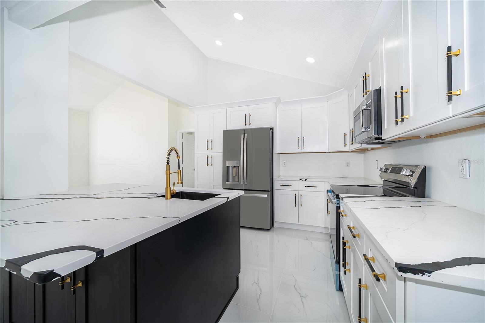 Image 16 of 41 For 1250 Glenmore Drive