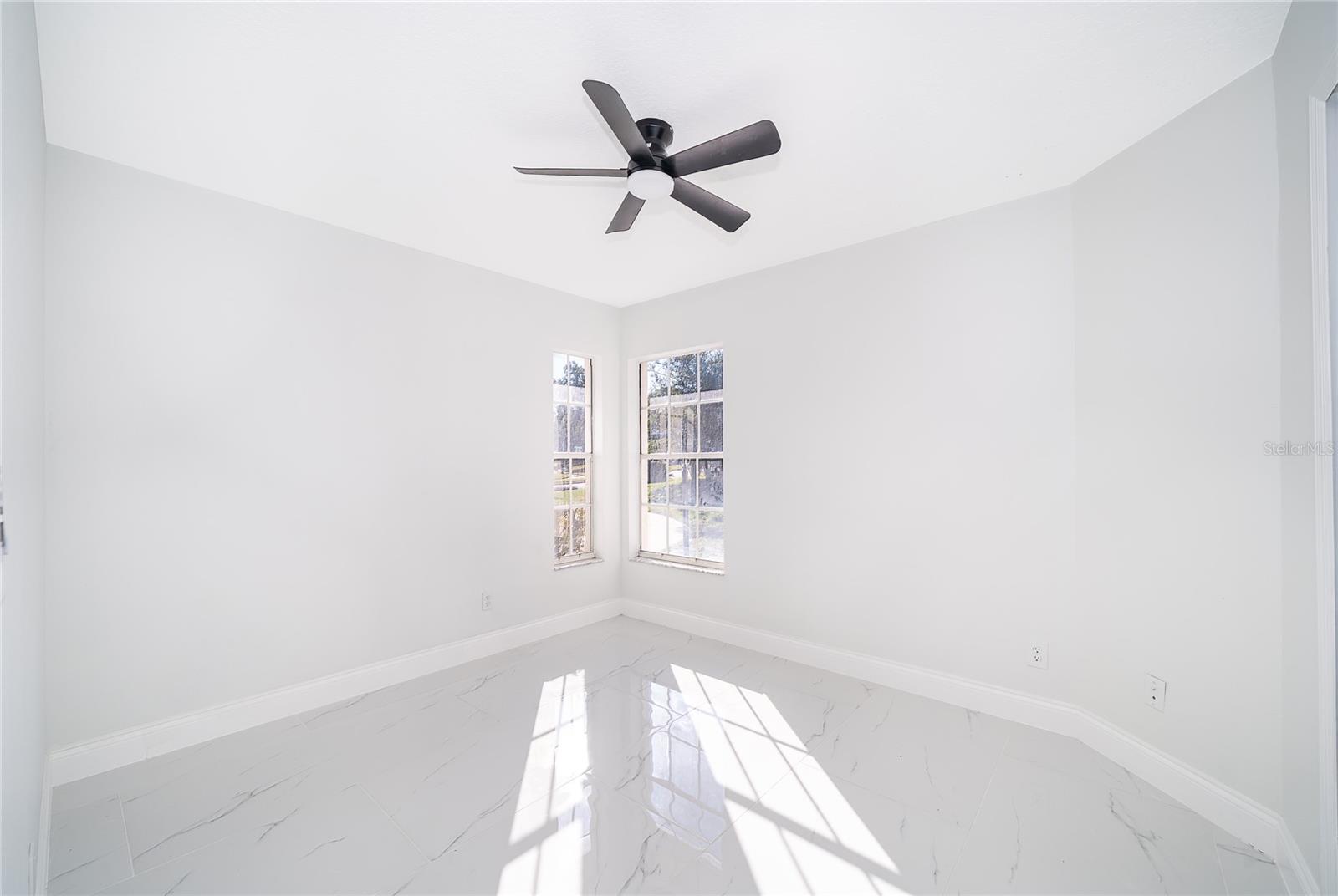 Image 34 of 41 For 1250 Glenmore Drive