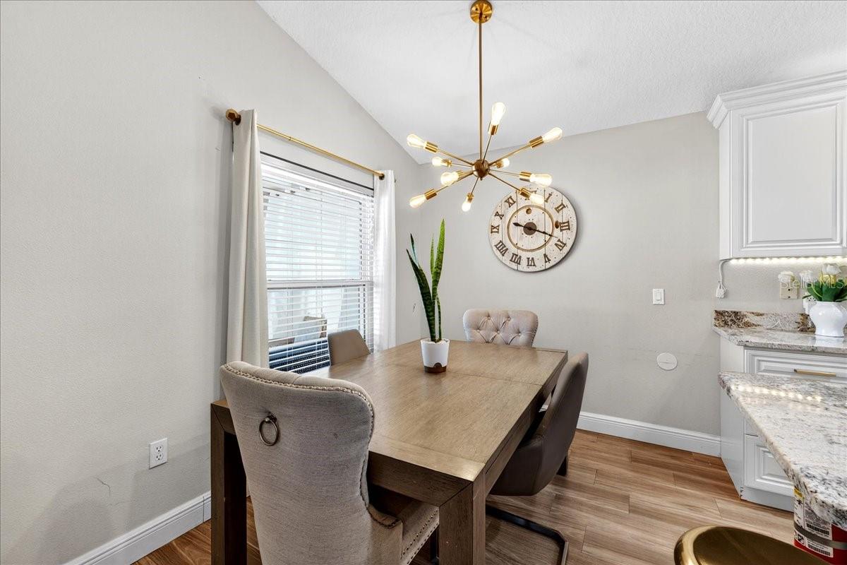 Image 17 of 46 For 654 Kildrummy Drive