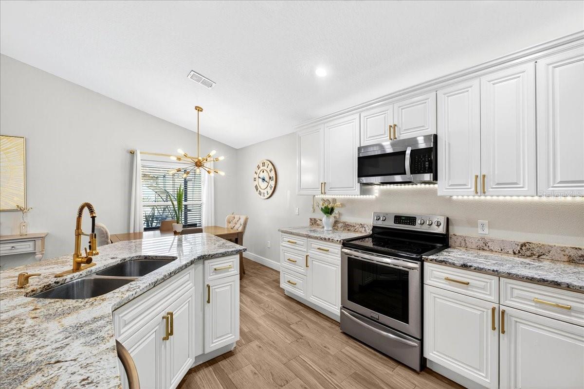 Image 18 of 46 For 654 Kildrummy Drive