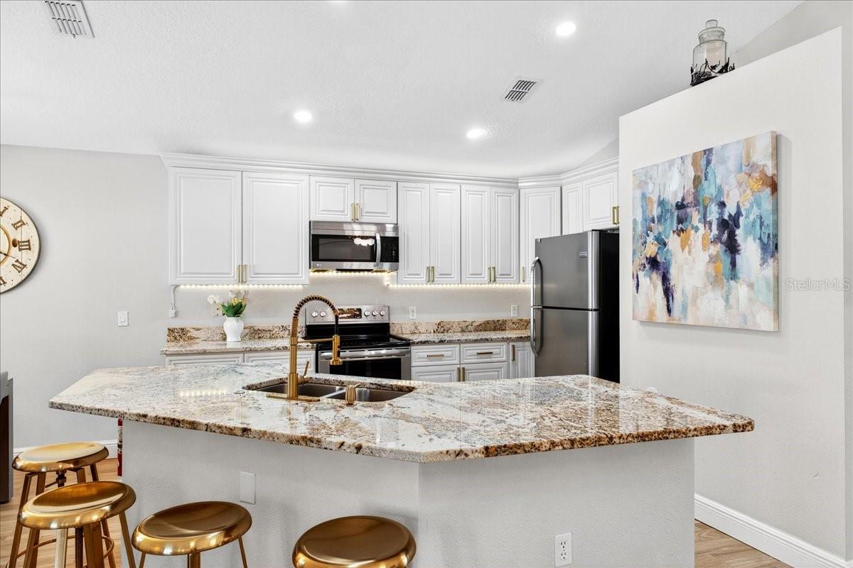 Image 19 of 46 For 654 Kildrummy Drive