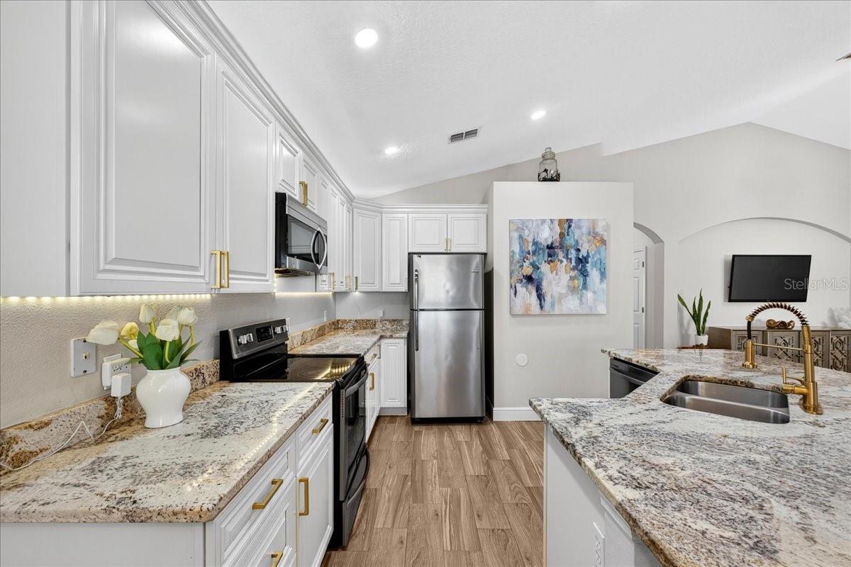 Image 21 of 46 For 654 Kildrummy Drive