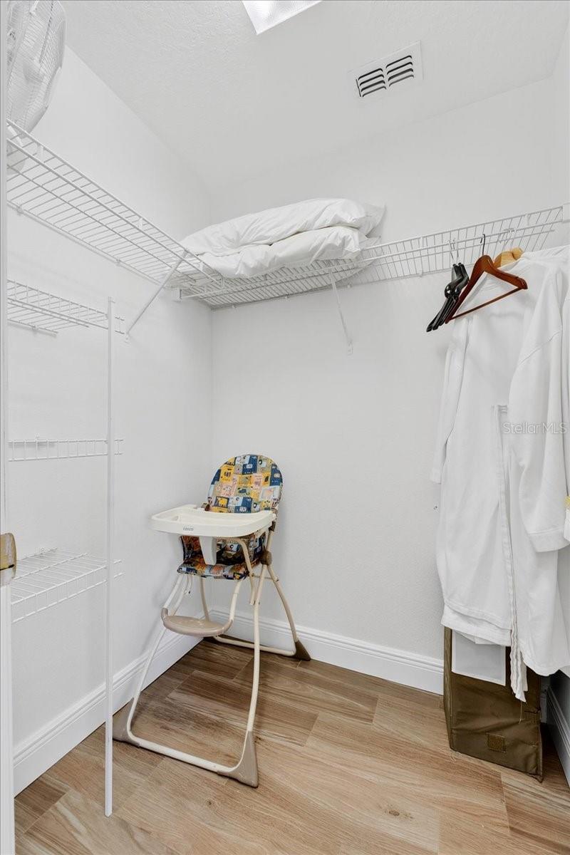 Image 27 of 46 For 654 Kildrummy Drive