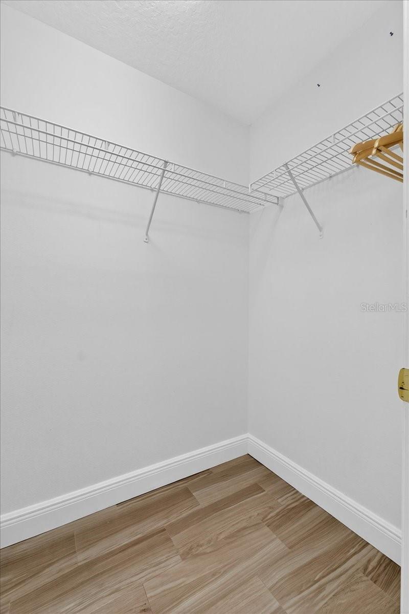 Image 28 of 46 For 654 Kildrummy Drive