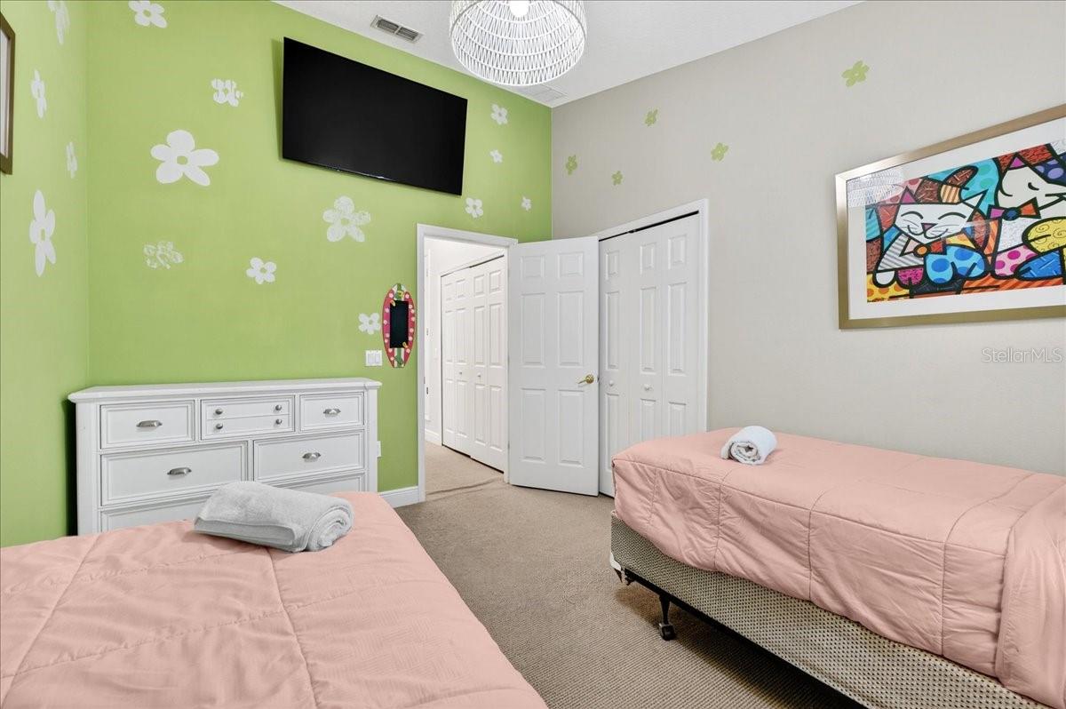 Image 31 of 46 For 654 Kildrummy Drive