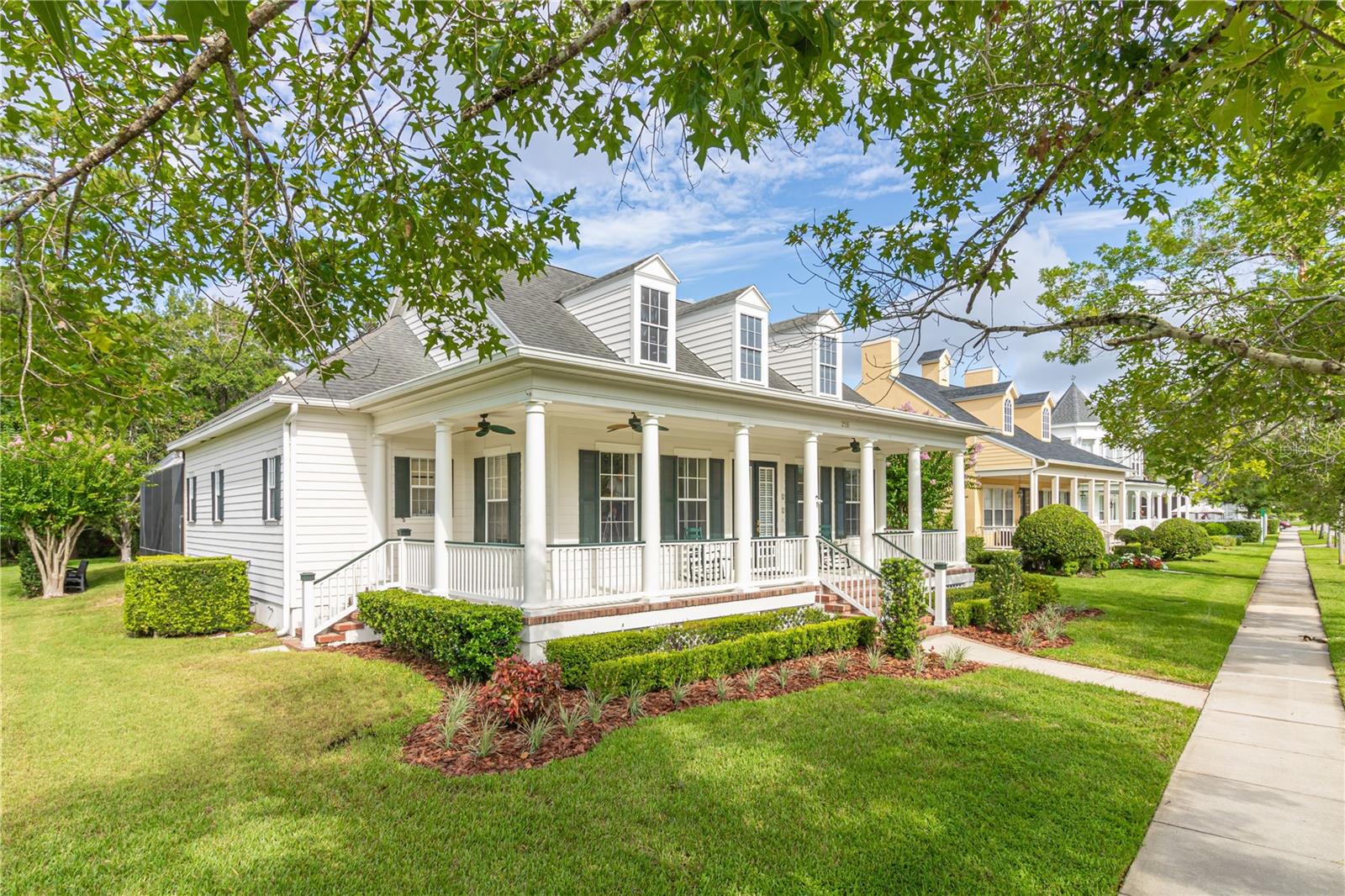 Listing photo id 0 for 216 Eastpark Drive