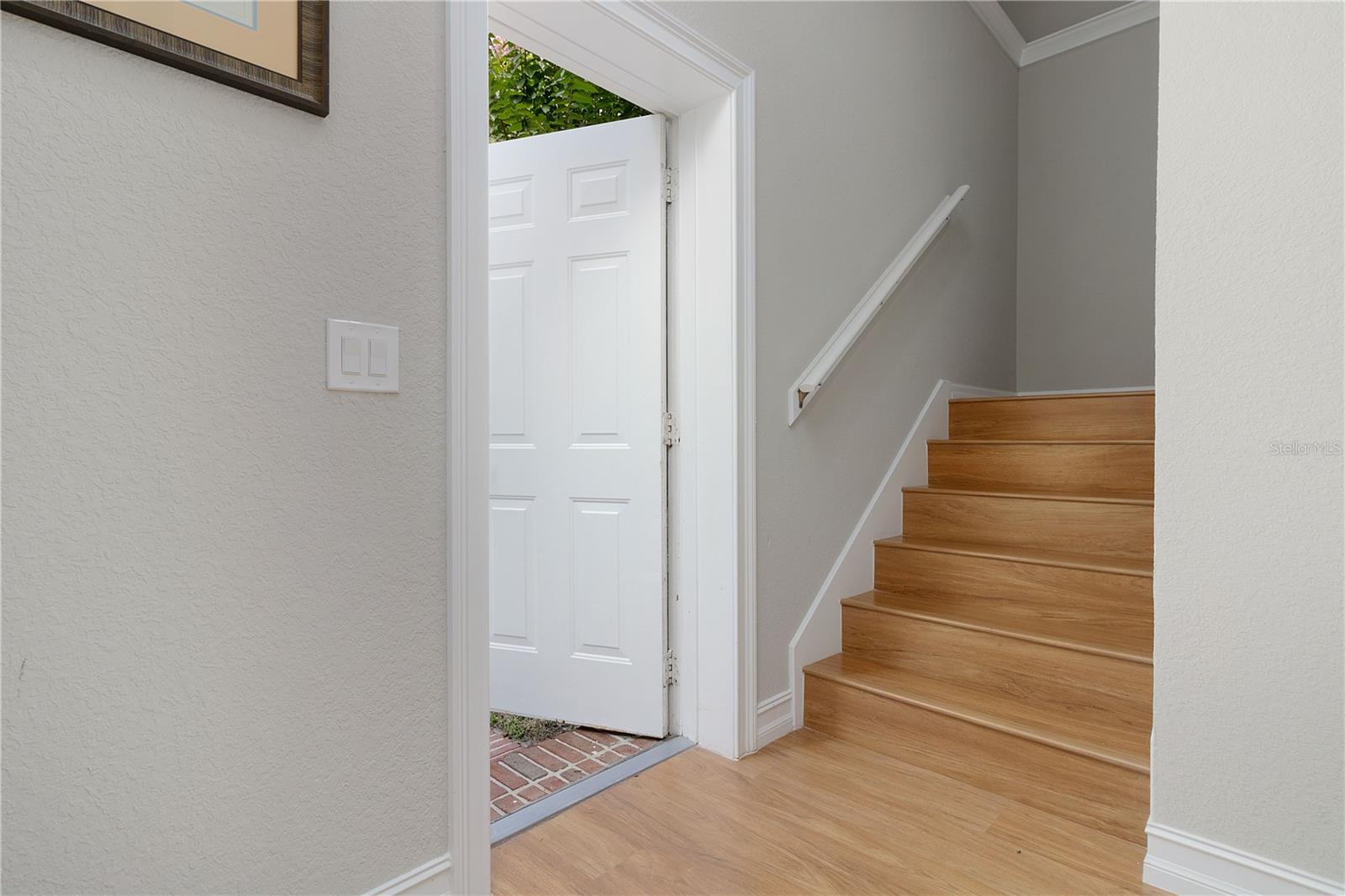 Listing photo id 46 for 216 Eastpark Drive