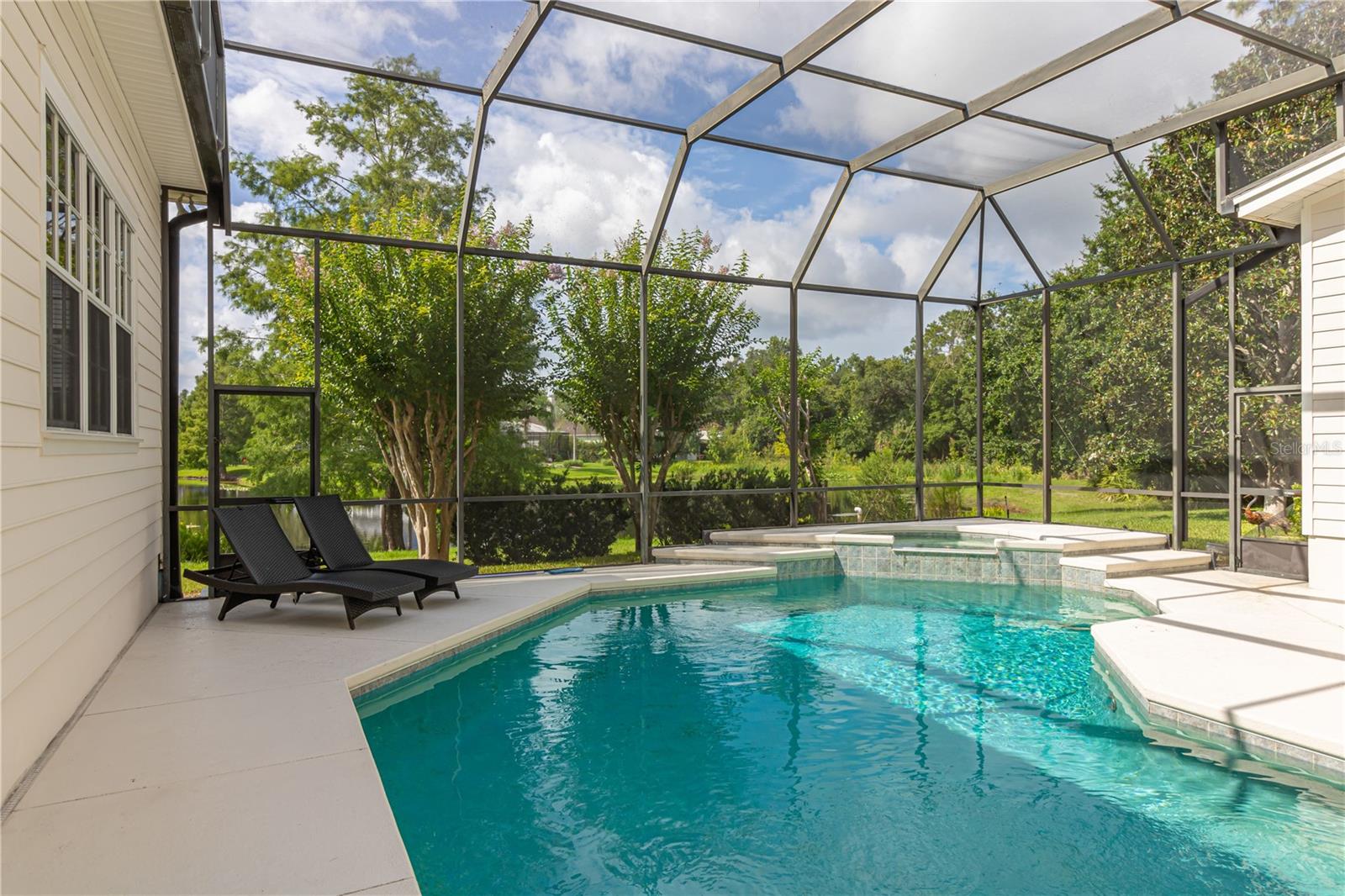 Listing photo id 57 for 216 Eastpark Drive