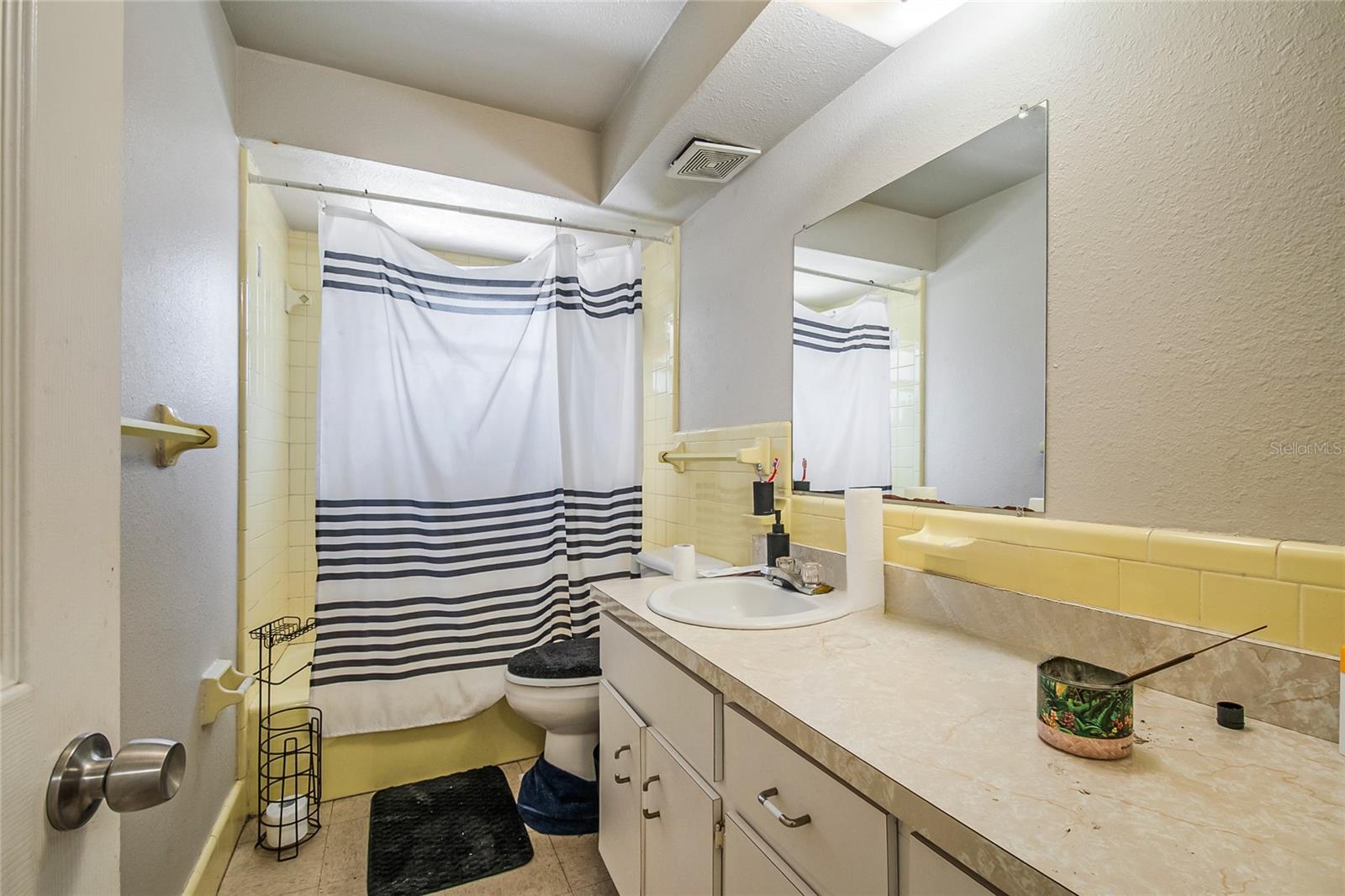 Image 24 of 30 For 2600 Pembrook Drive