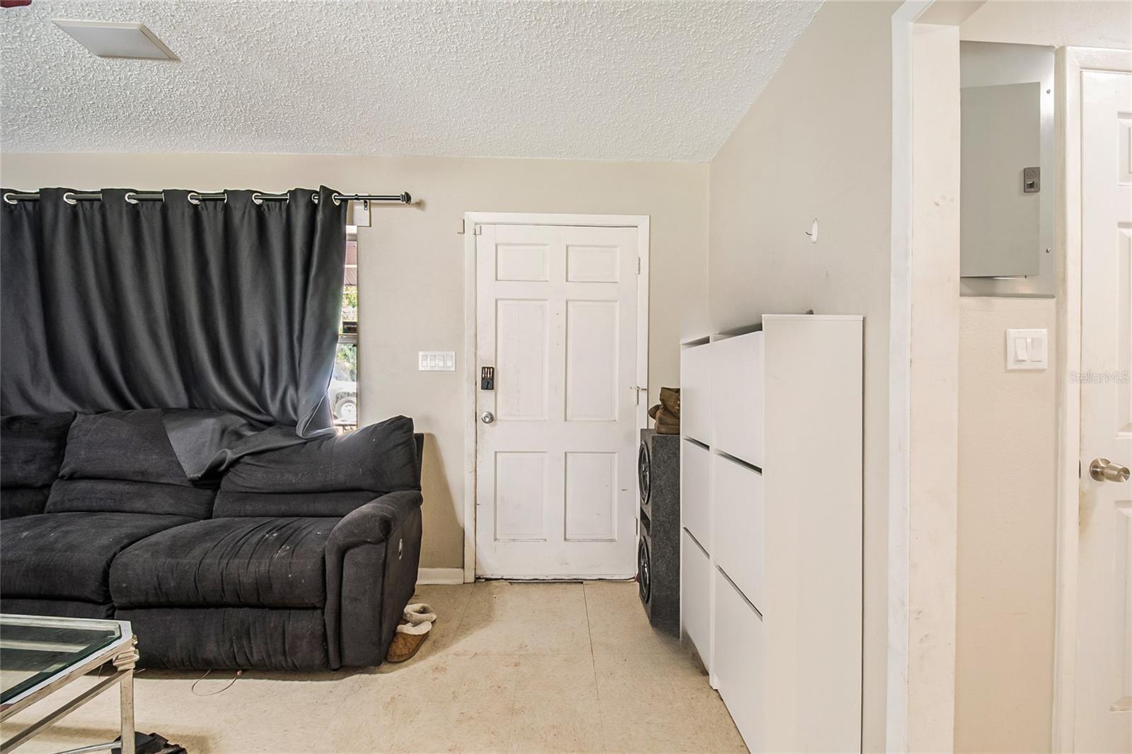 Image 5 of 30 For 2600 Pembrook Drive