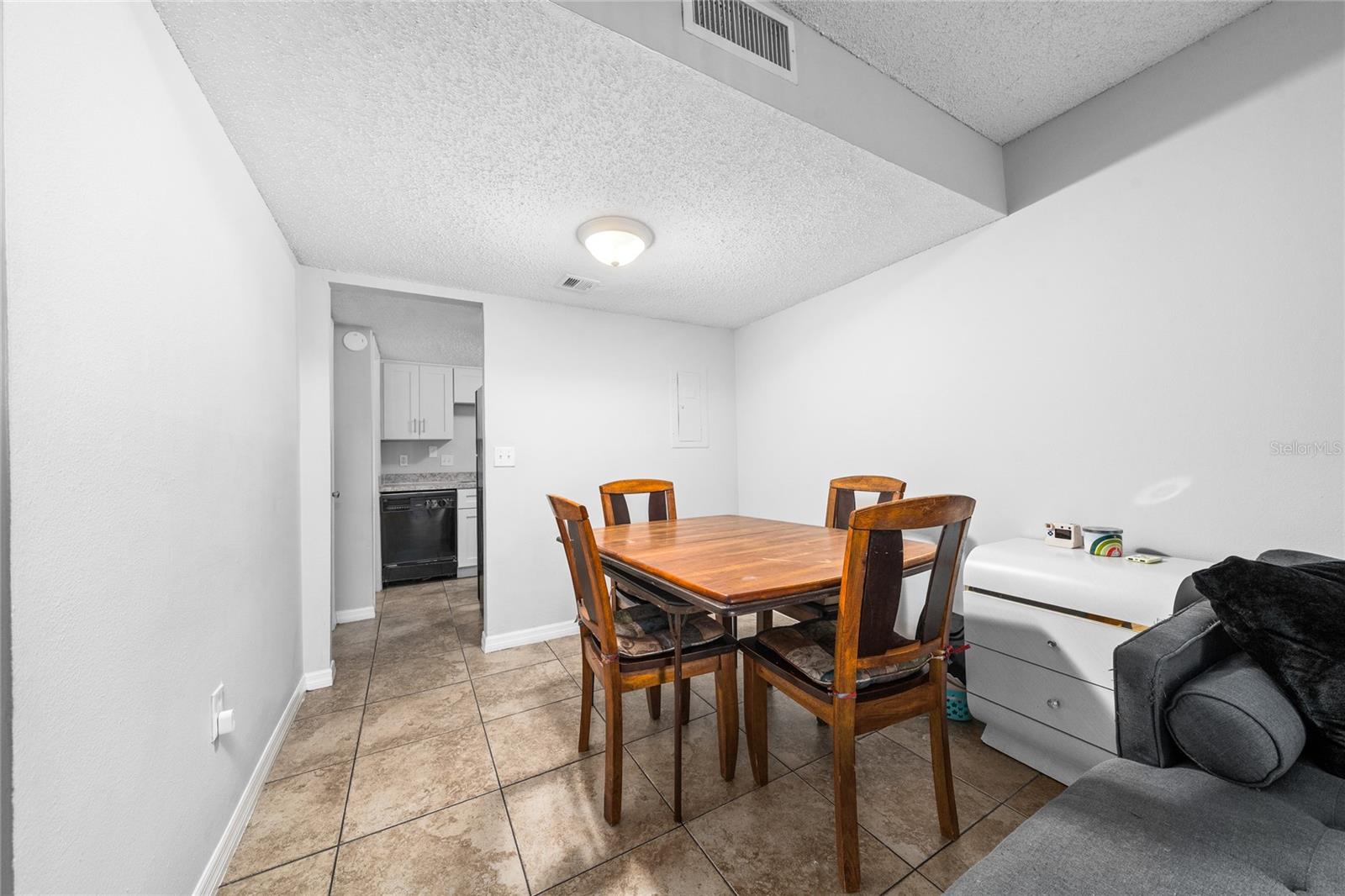 Image 14 of 23 For 4223 Semoran Boulevard 7