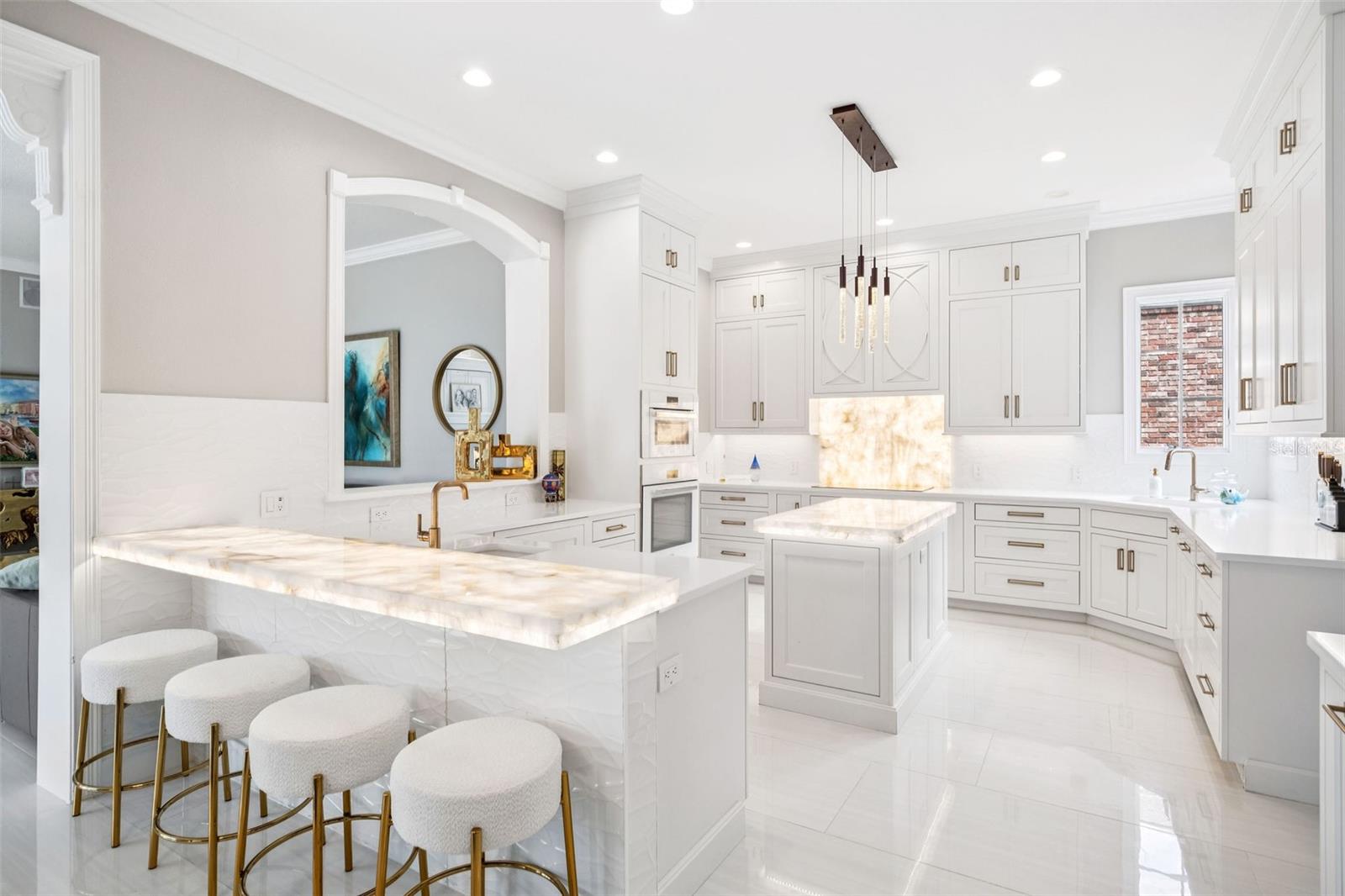 Listing photo id 8 for 502 Golfpark Drive