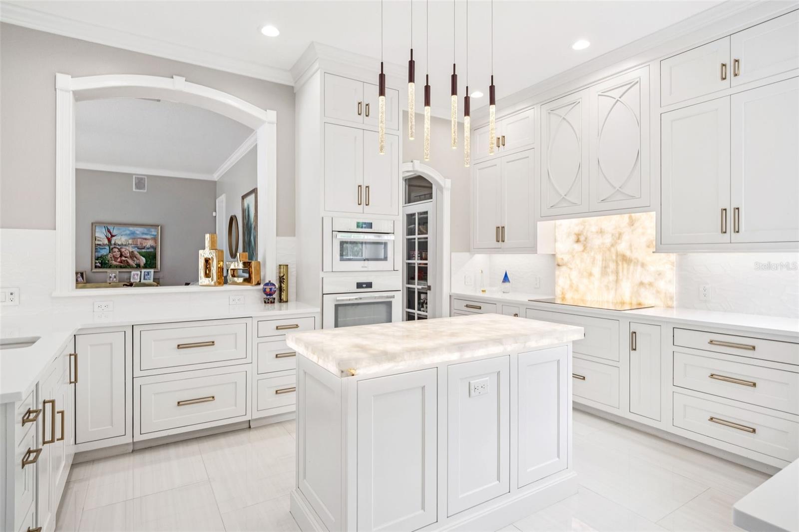 Listing photo id 9 for 502 Golfpark Drive