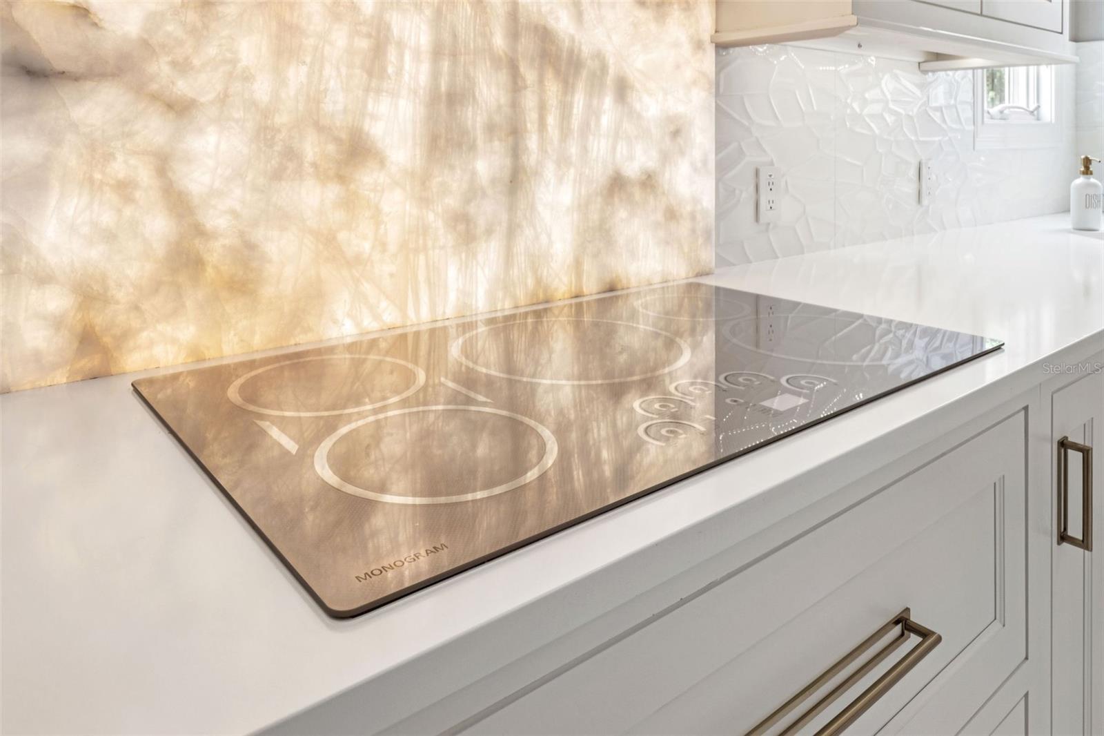 Listing photo id 13 for 502 Golfpark Drive