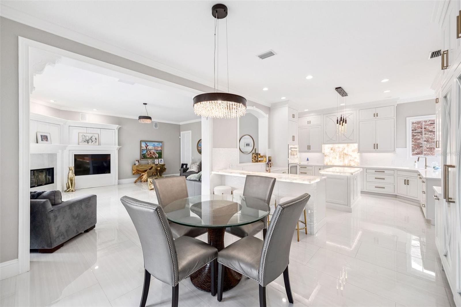 Listing photo id 14 for 502 Golfpark Drive