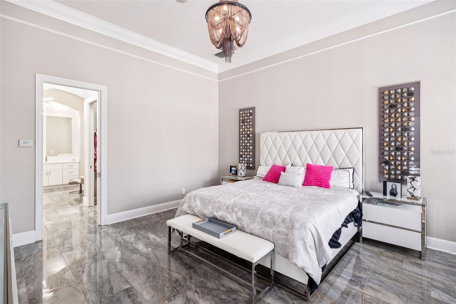 Listing photo id 21 for 502 Golfpark Drive