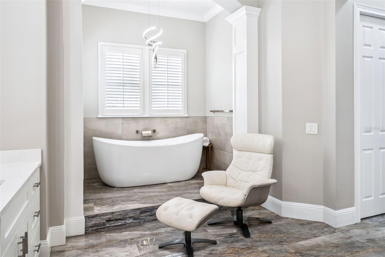 Listing photo id 25 for 502 Golfpark Drive