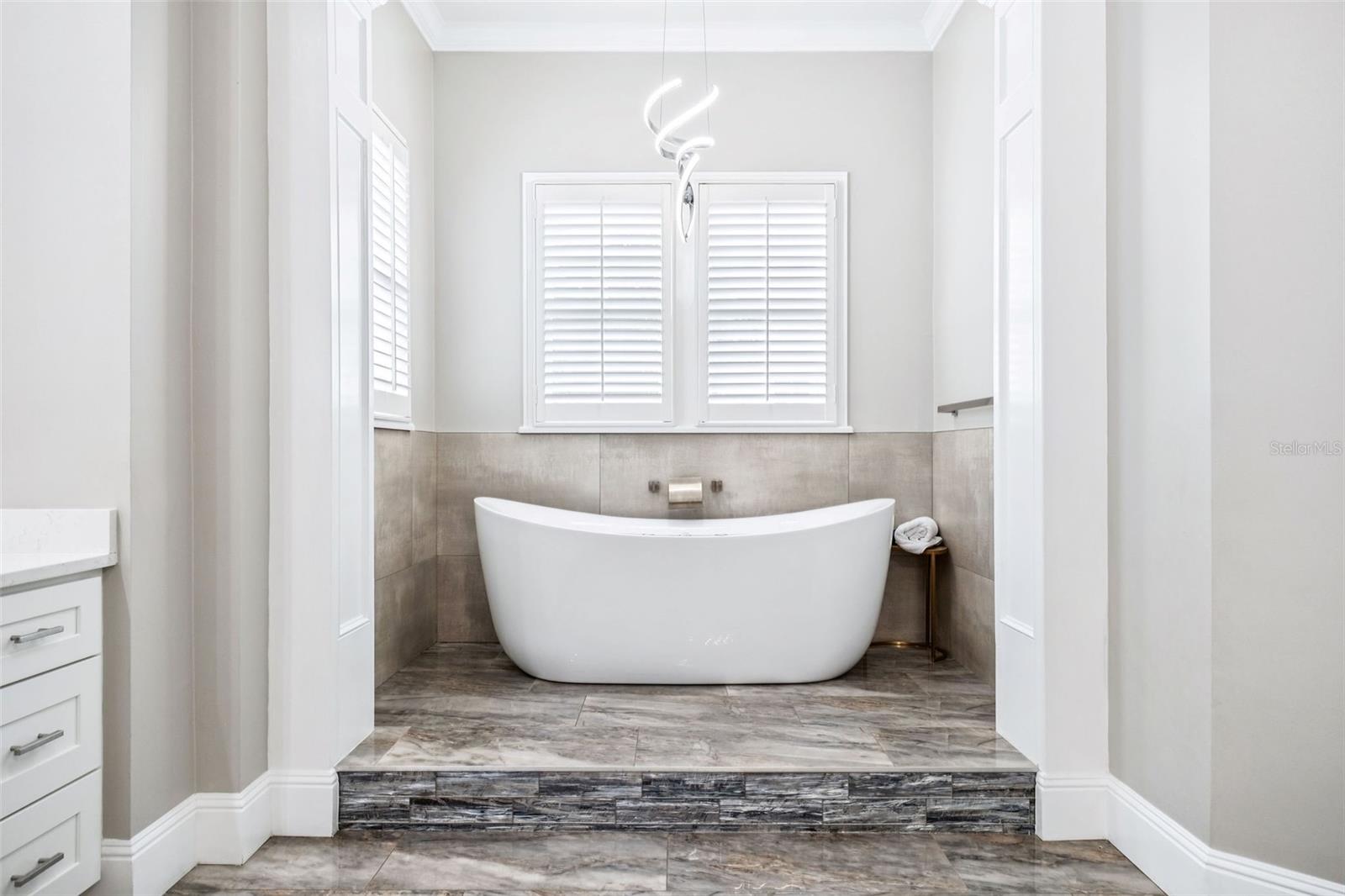 Listing photo id 27 for 502 Golfpark Drive