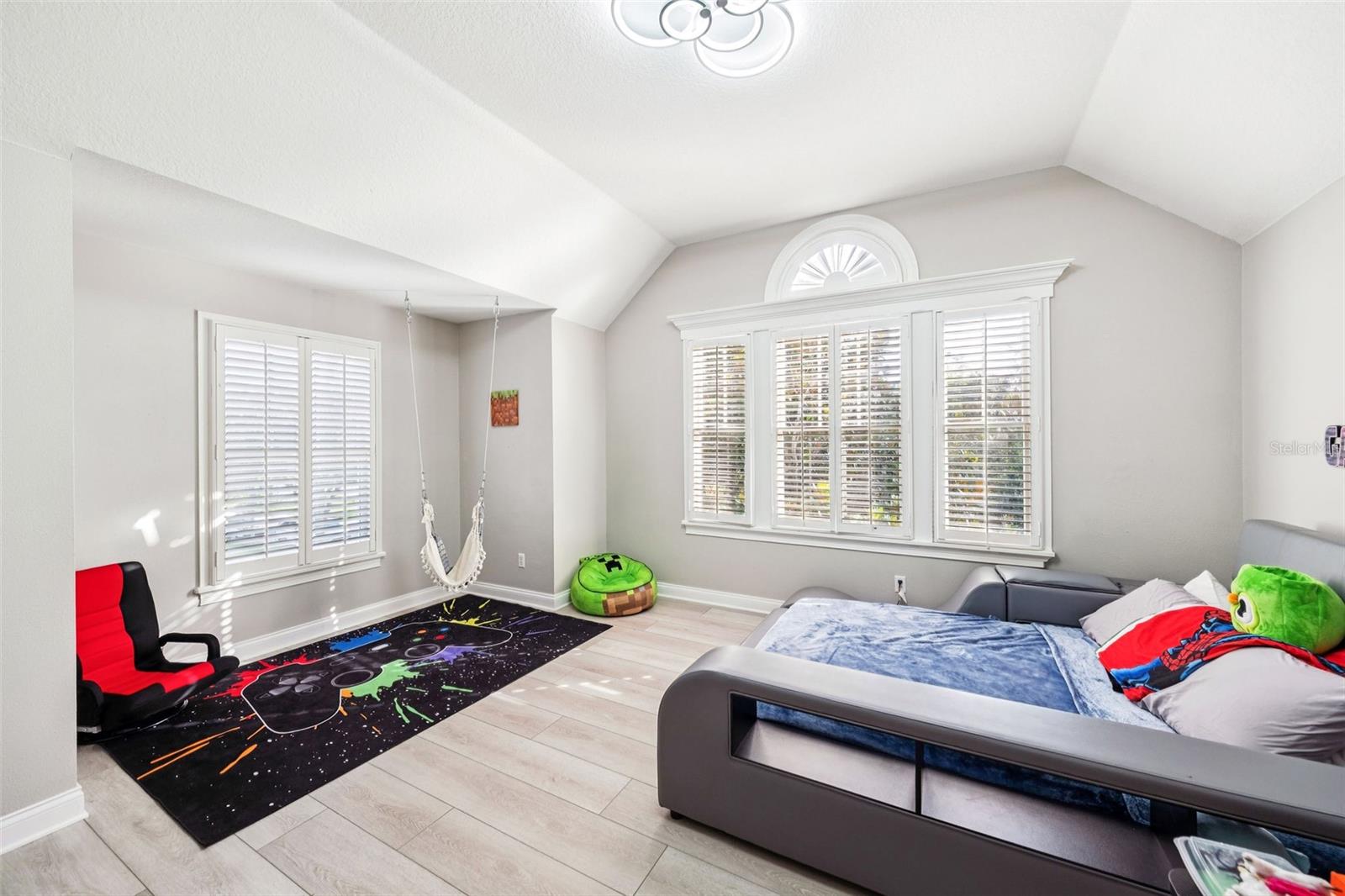 Listing photo id 30 for 502 Golfpark Drive