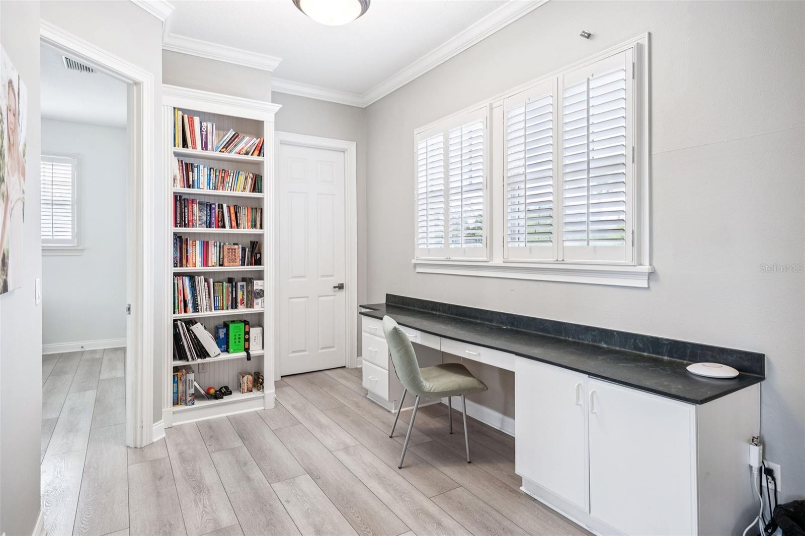 Listing photo id 33 for 502 Golfpark Drive