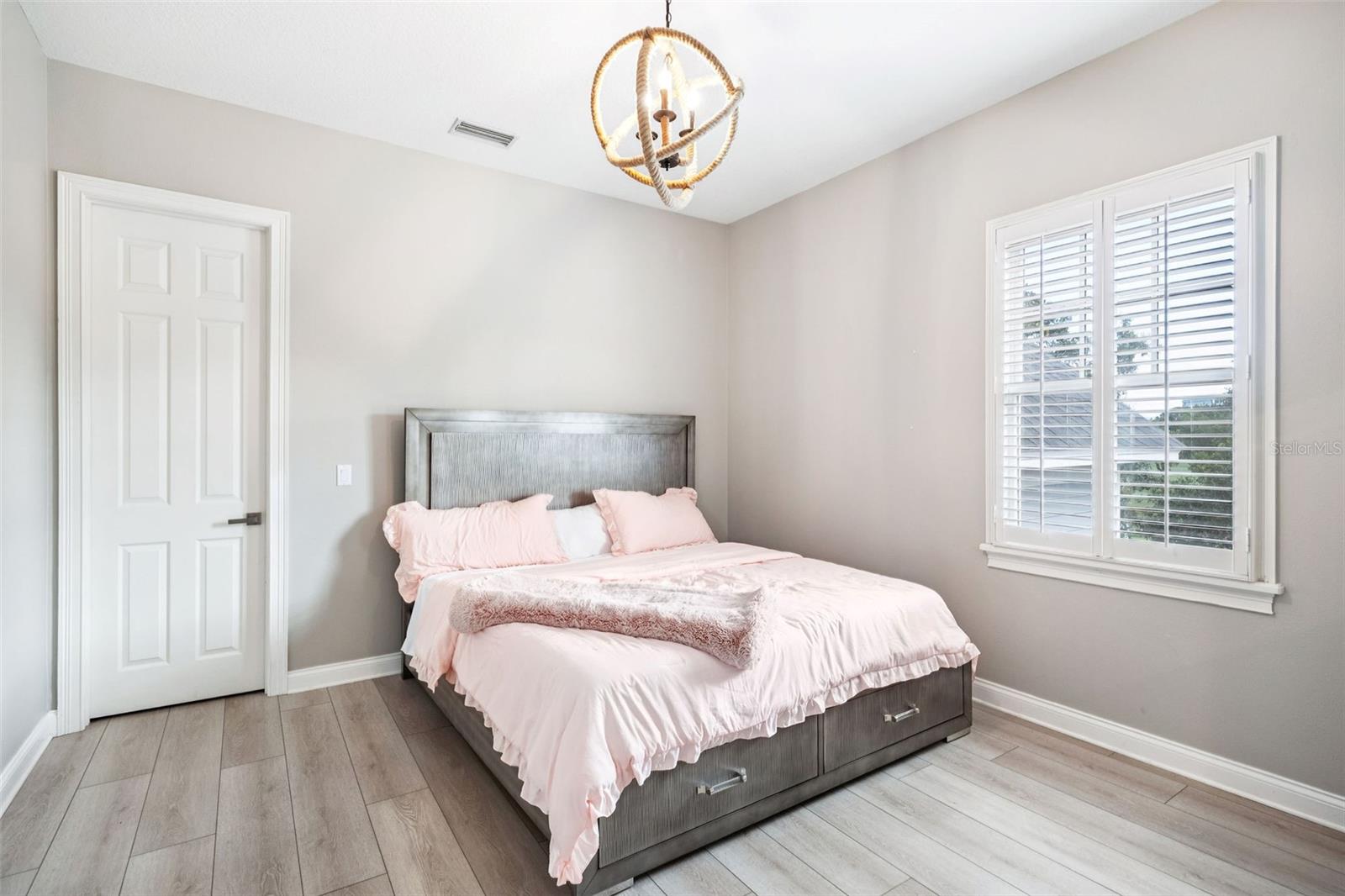 Listing photo id 34 for 502 Golfpark Drive