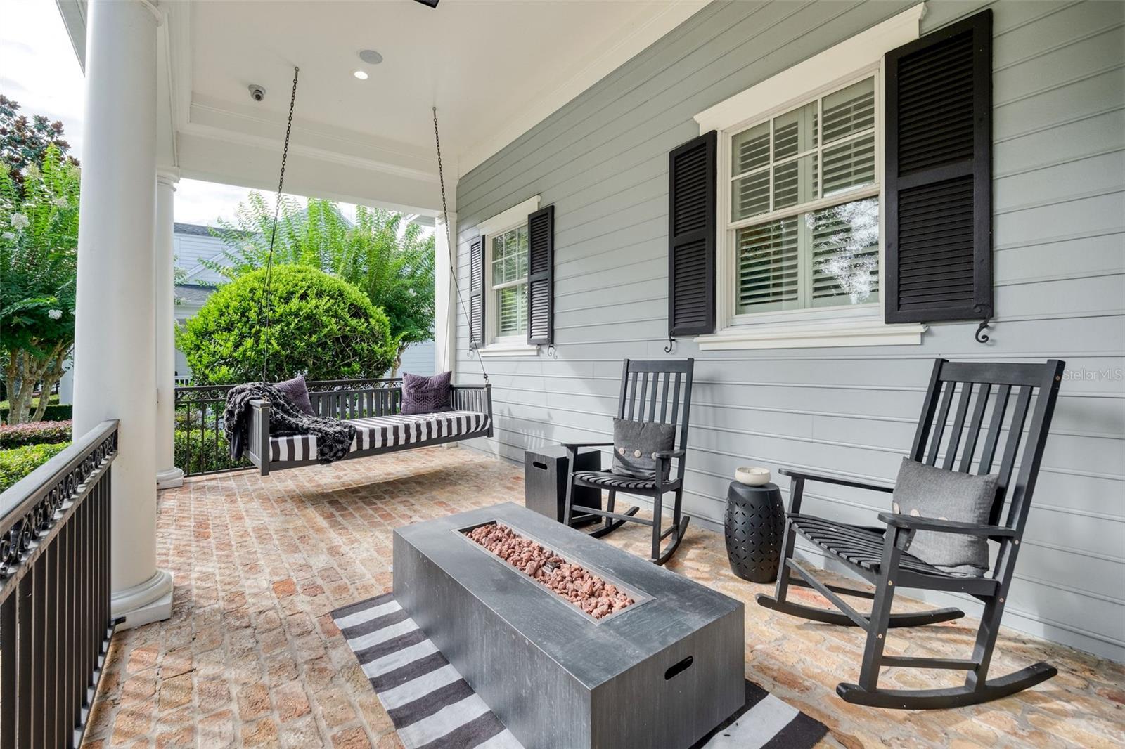 Listing photo id 2 for 502 Golfpark Drive