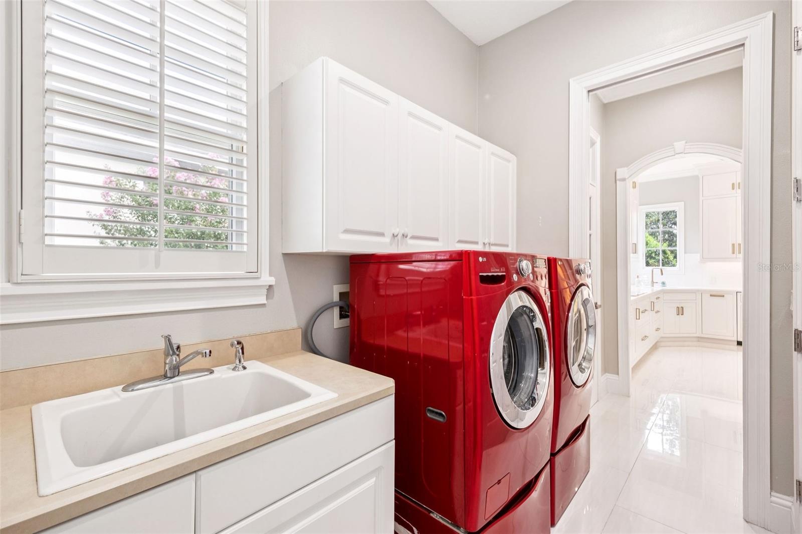 Listing photo id 38 for 502 Golfpark Drive