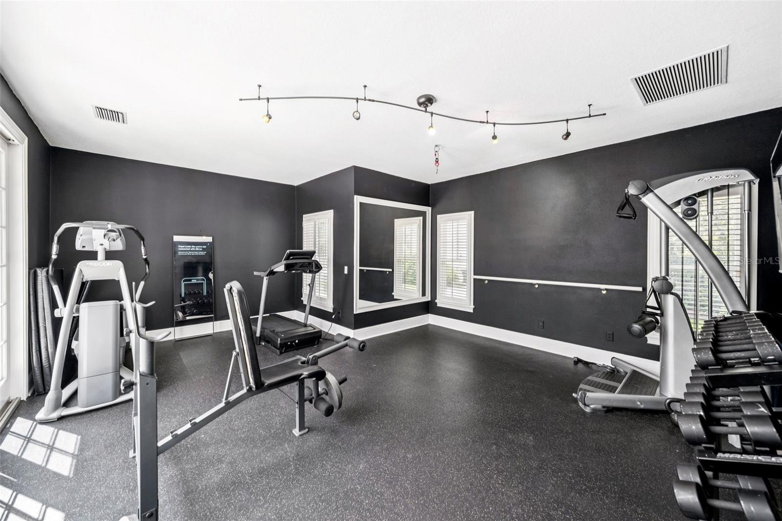 Listing photo id 39 for 502 Golfpark Drive