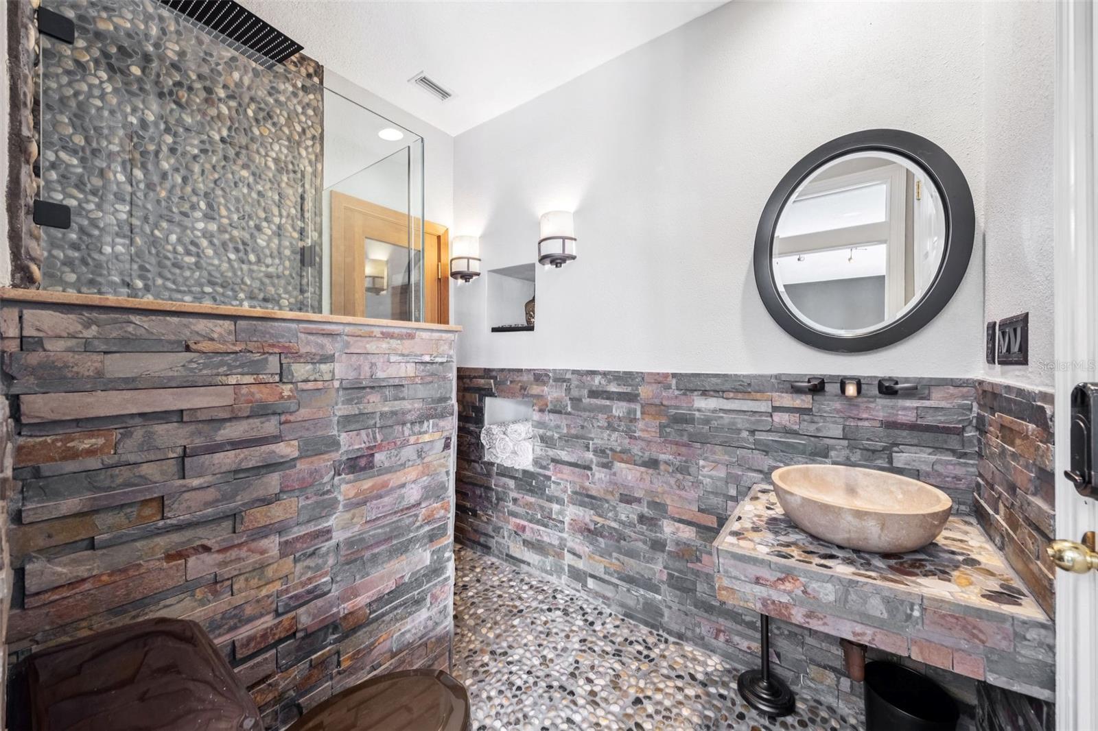 Listing photo id 40 for 502 Golfpark Drive