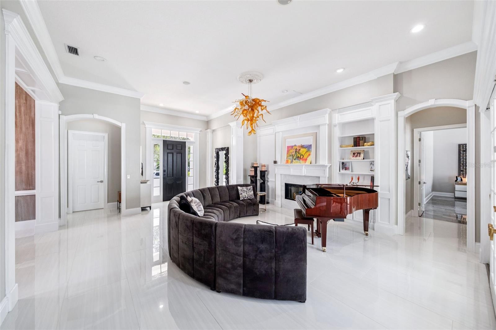 Listing photo id 3 for 502 Golfpark Drive