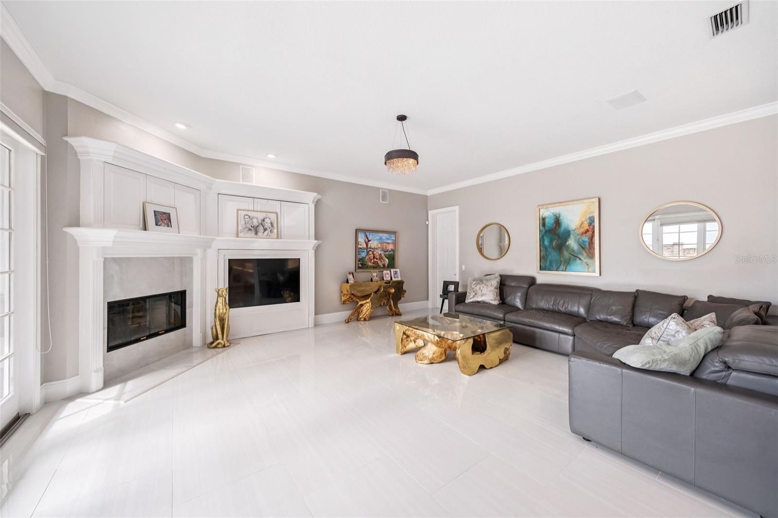 Listing photo id 5 for 502 Golfpark Drive