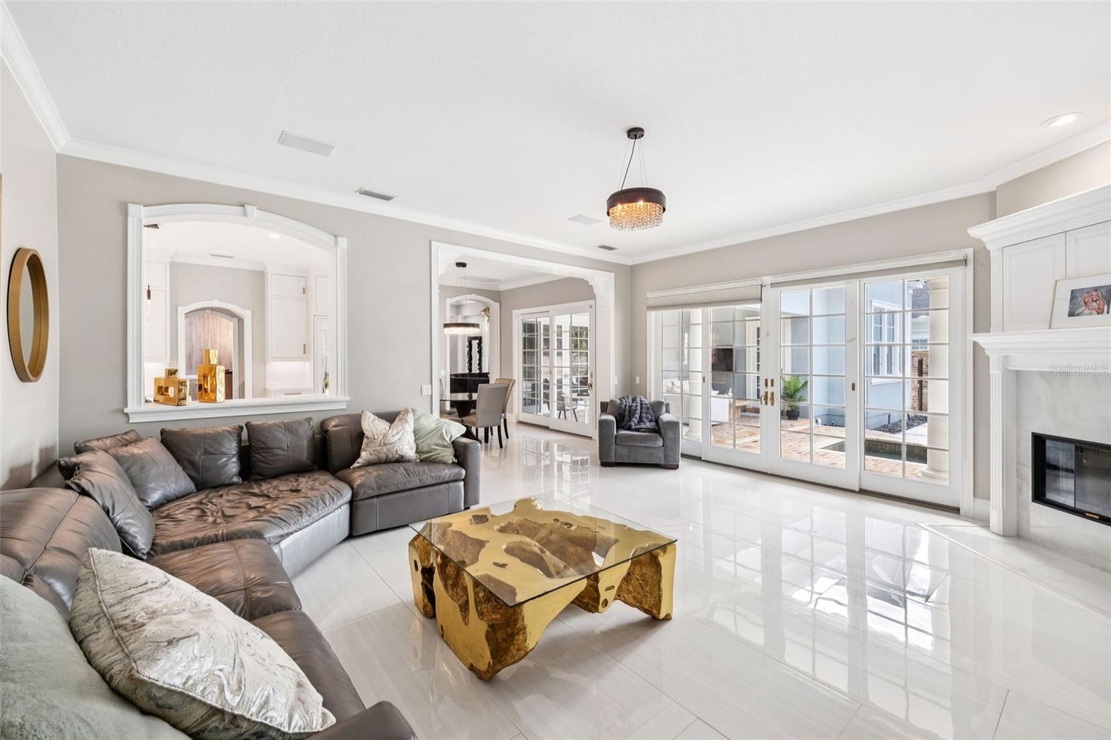 Listing photo id 6 for 502 Golfpark Drive