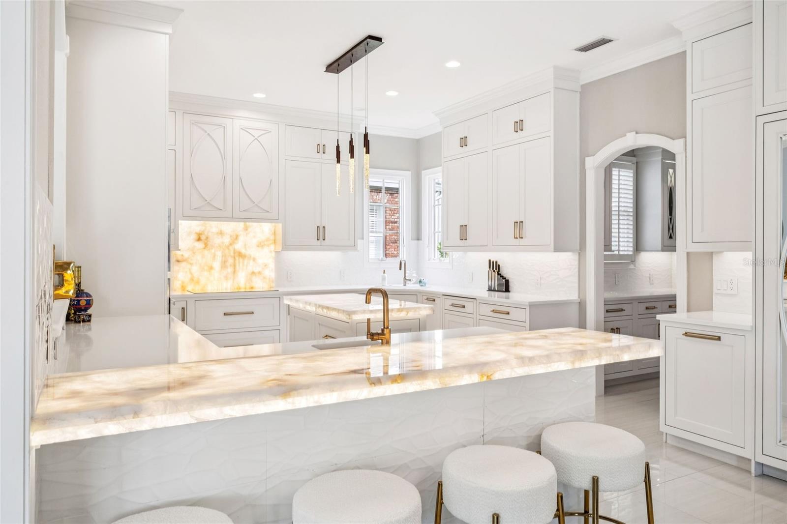 Listing photo id 7 for 502 Golfpark Drive