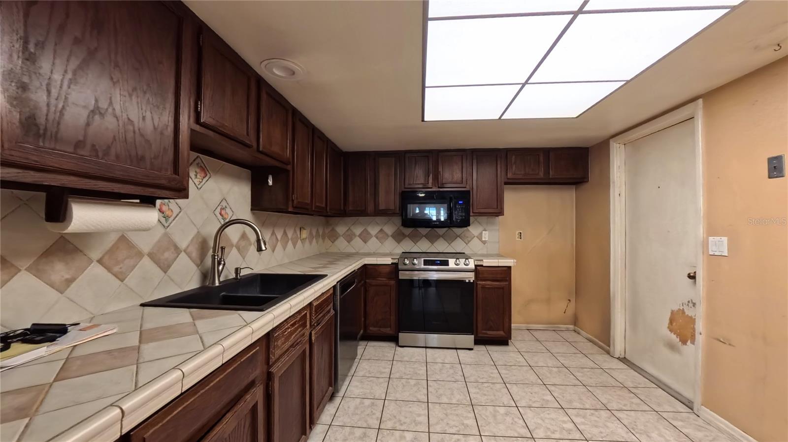 Image 13 of 18 For 1462 La Paloma Circle