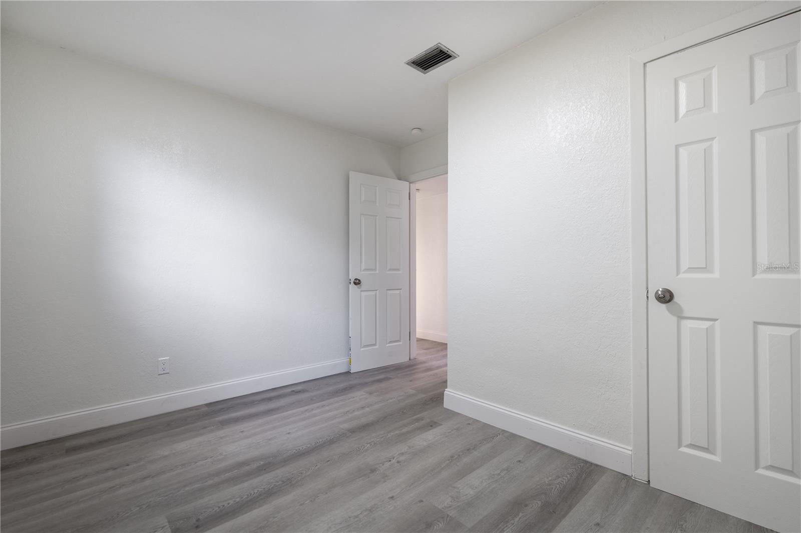 Image 11 of 27 For 409 Alder Avenue