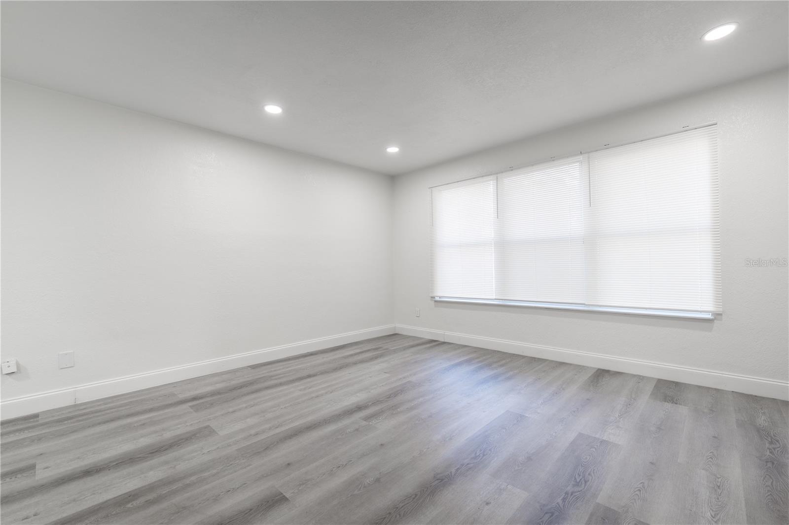 Image 14 of 27 For 409 Alder Avenue