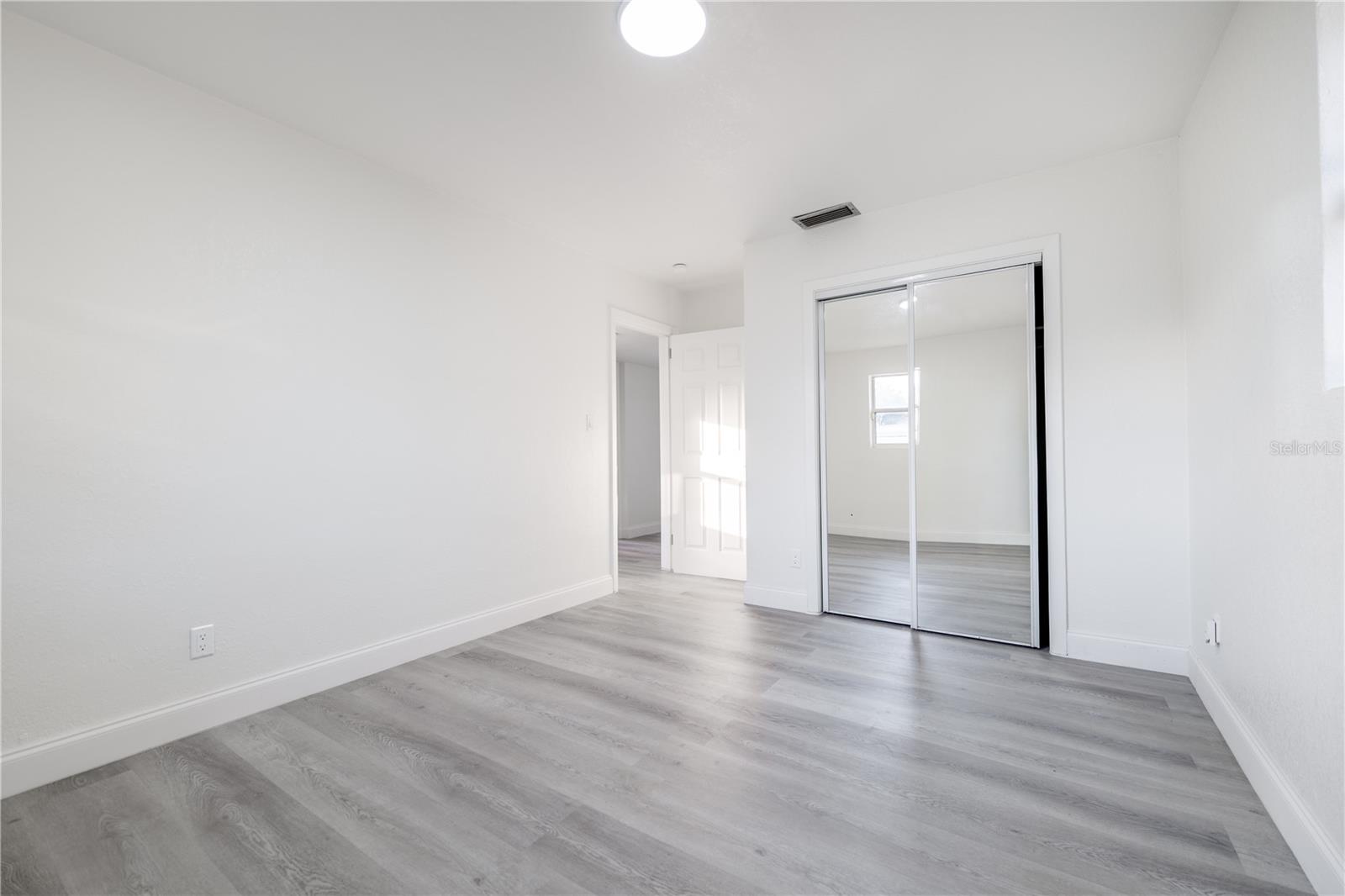 Image 16 of 27 For 409 Alder Avenue