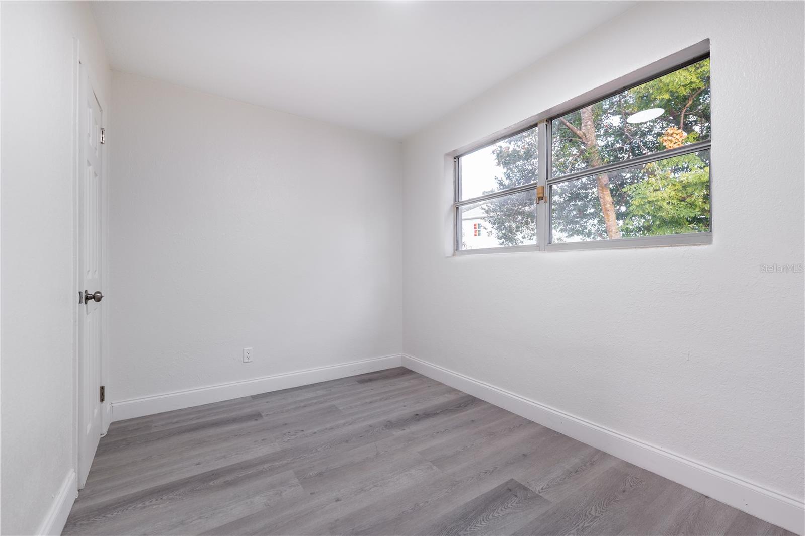 Image 18 of 27 For 409 Alder Avenue