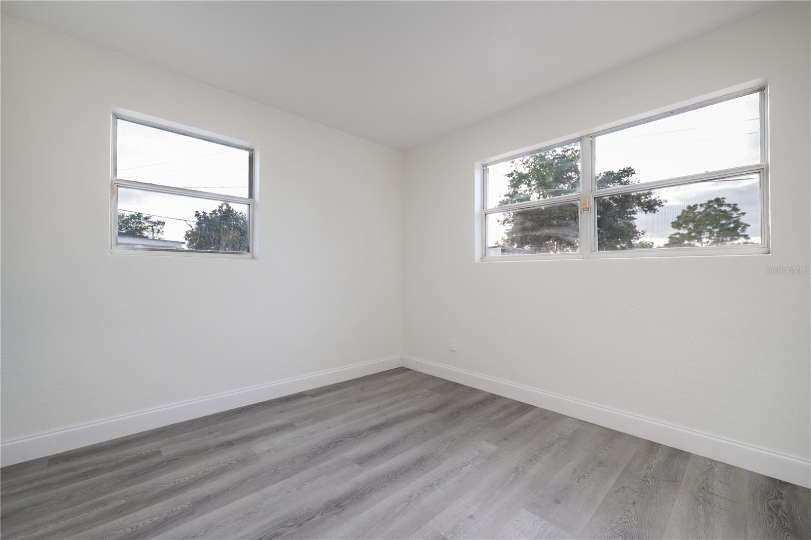 Image 20 of 27 For 409 Alder Avenue