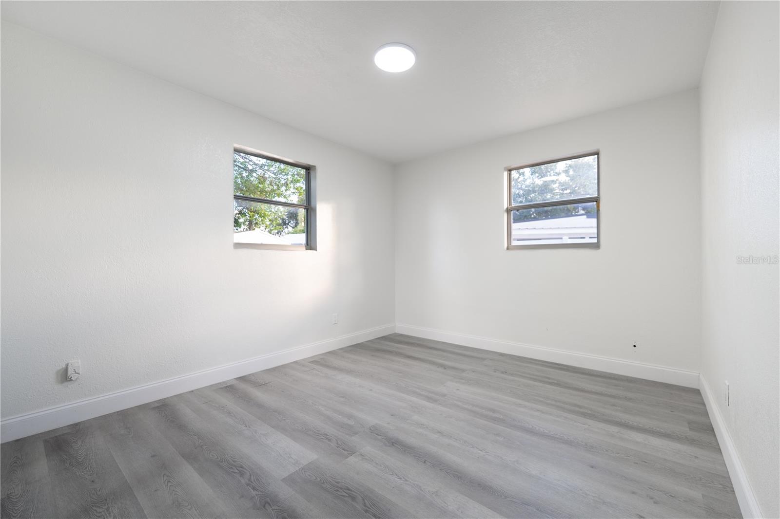 Image 21 of 27 For 409 Alder Avenue