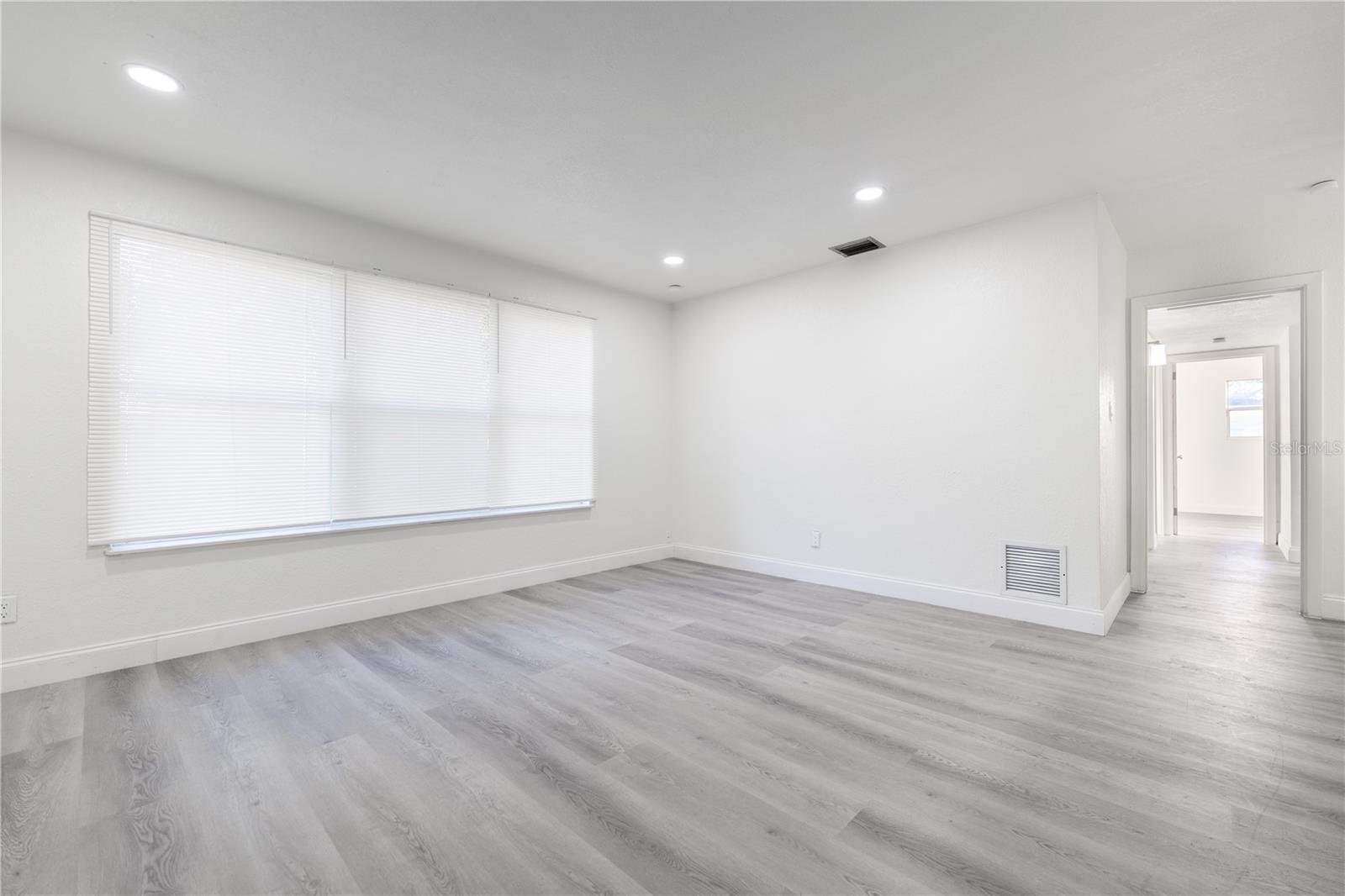 Image 9 of 27 For 409 Alder Avenue