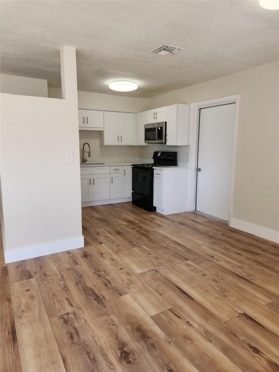 Image 2 of 10 For 7212 Mandarin Drive