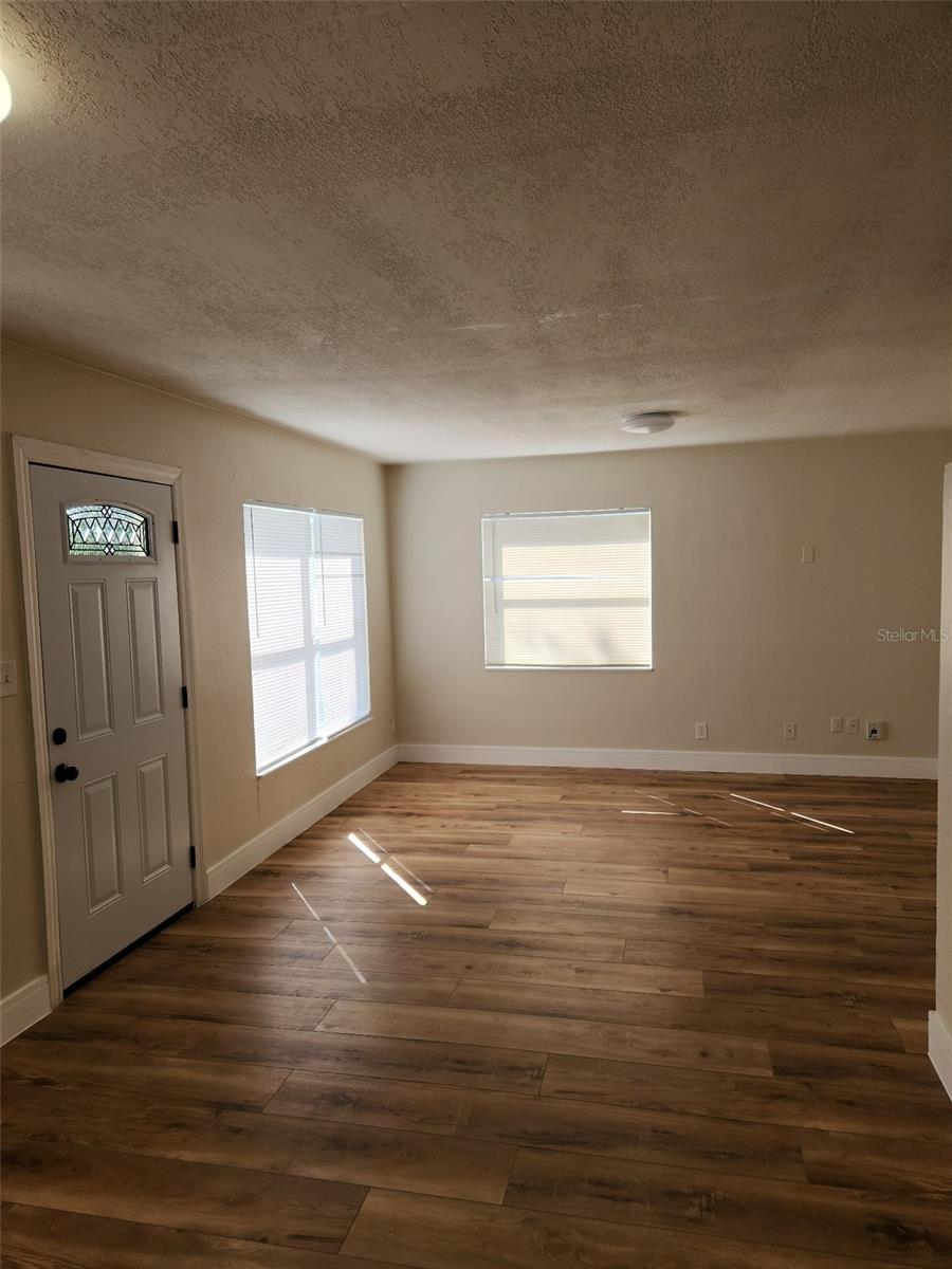 Image 3 of 10 For 7212 Mandarin Drive